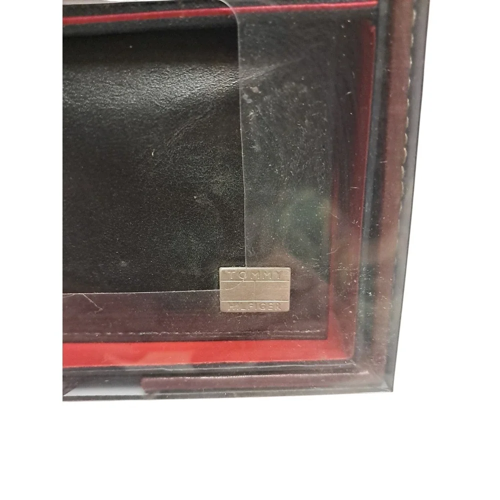 2005 Tommy Hilfiger Black Leather Bi Fold Wallet Passcase &‎ Valet in Box